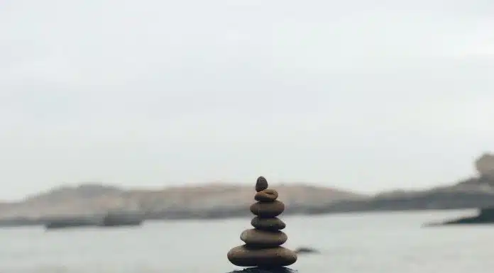 rock balancing